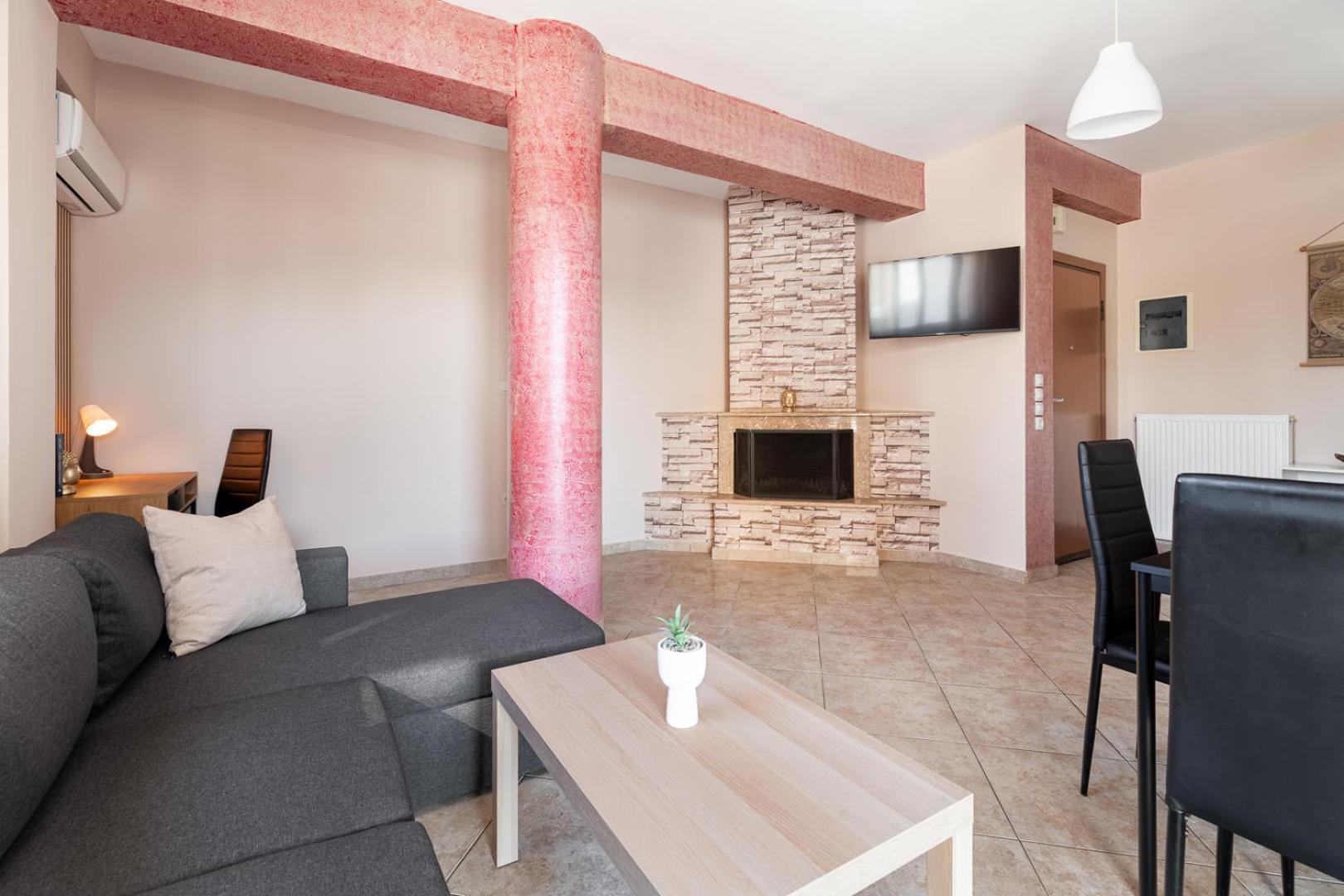 House In Apartment Elefsina